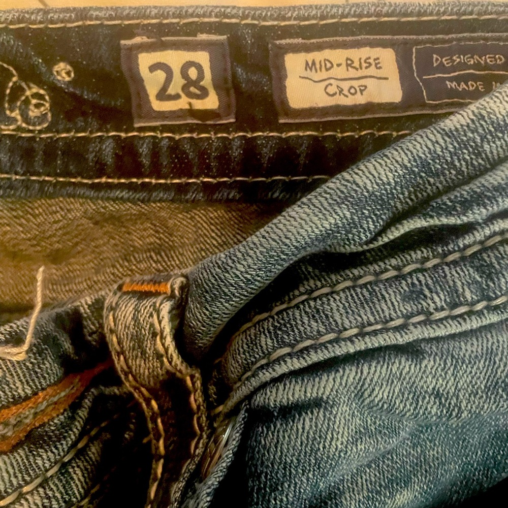 Size 28 Miss Me mid rise cropped jeans